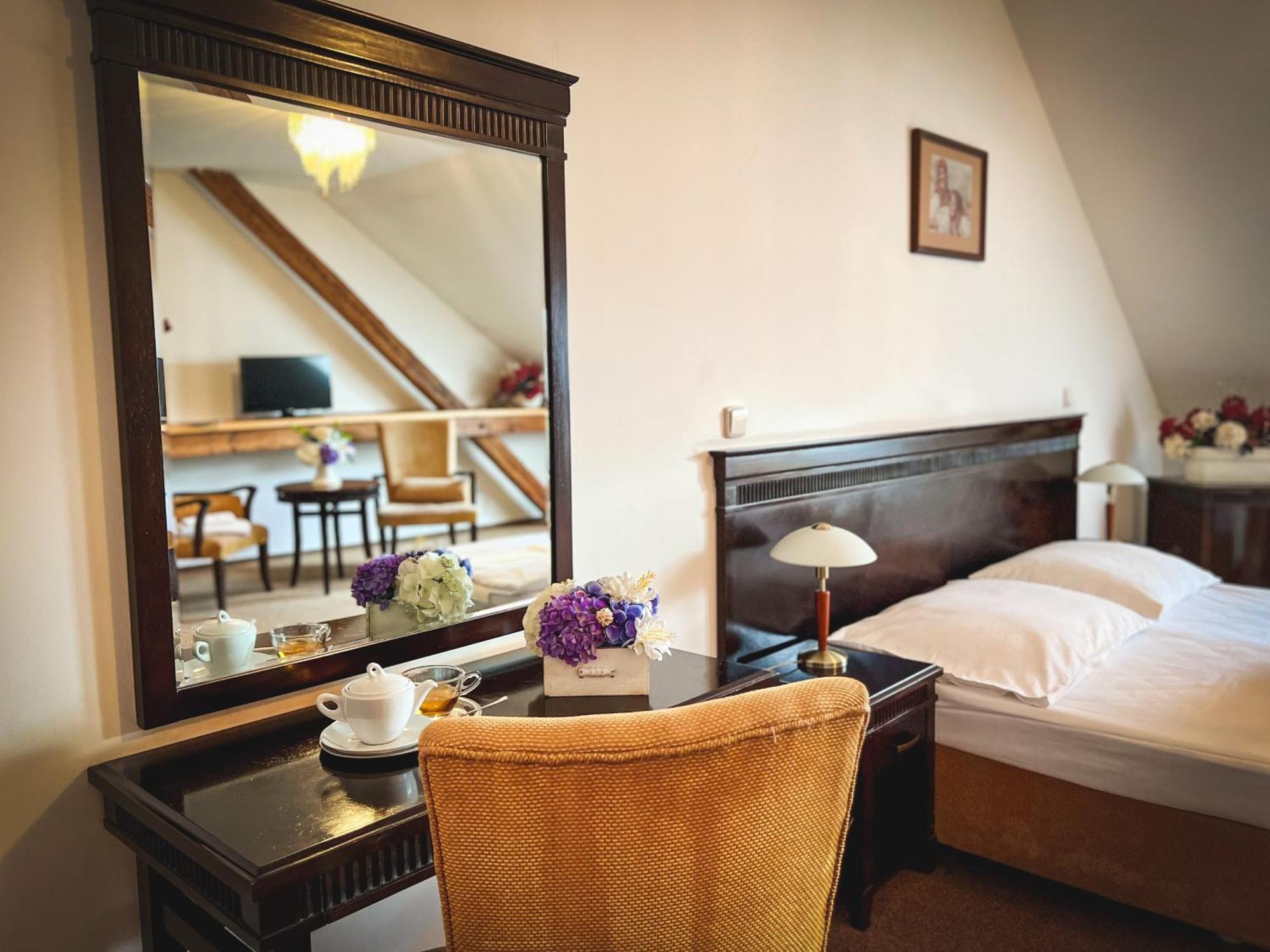 Hotel U Zeleneho Stromu Nepomuk (Plzen-South)