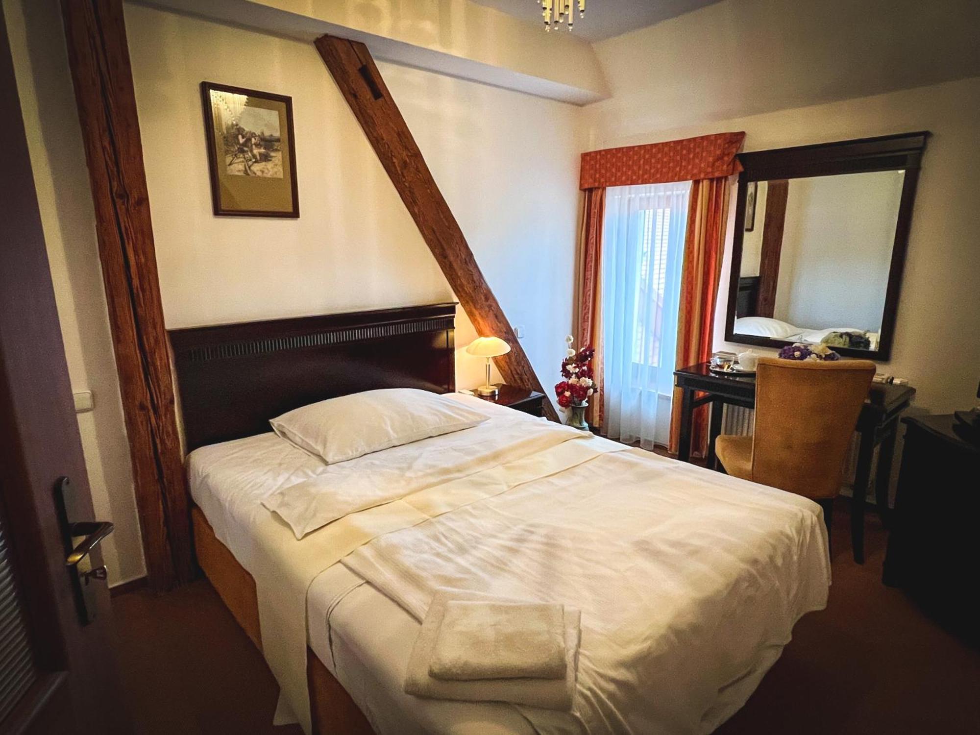 U Zeleneho Stromu 3* Непомук